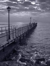 Morning on the Pier / ***