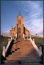 Roman Catholic Church in the Red / ***