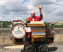 And here is the hurdy-gurdy :-) / ***