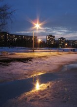 Night, street lights, the river ... / ***