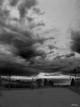 Changing the shape and posture, is blowin 'in the west and south. / ***