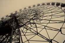 In Gorky Park, sleeping in a fog that's what the wheel / ***