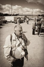 Press, Shoot ... / ***