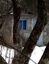 house with blue window / *****