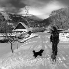 Carpathian, a man and 2 dogs / .......