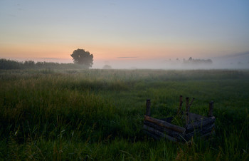 Pre-dawn mist / ***