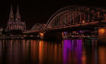 in red colors / hohenzollernbrücke