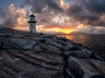 Lighthouse / ***