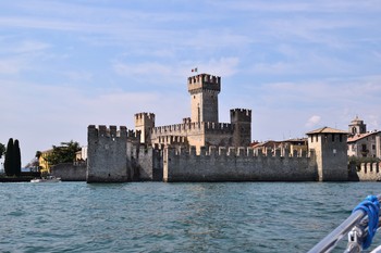 Sirmione Castle / Sirmione Castle on Lake Garda in Italy