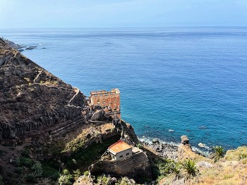 Infinite blue / Ocean and stunning ruin.