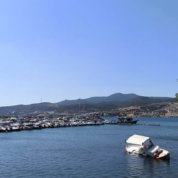 All Blue / peaceful view of the sea, the boat sinks