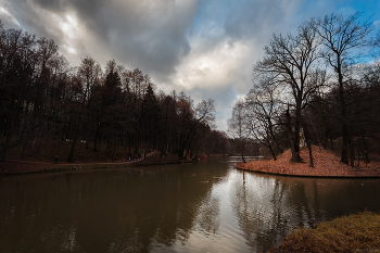 In the fall the park ... / ***