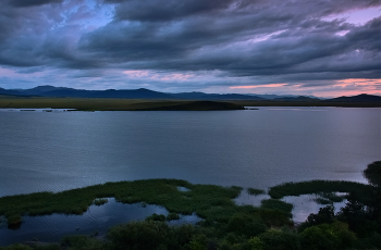 Evening Lake Snorted / ***