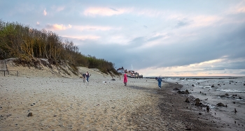 The Promenade / ***