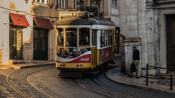 Tranvía 28 / Tranvía turístico de Lisboa famoso por su recorrido