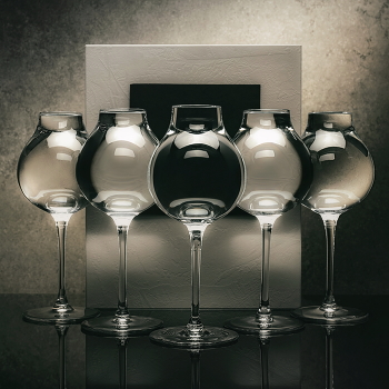 Bienvenue! / still life with whiskey glasses