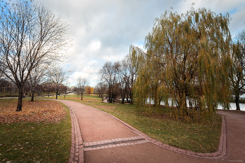 In the fall the park ... / ***