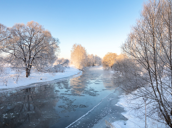 Walk along the river / ***