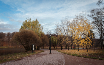 In the fall the park ... / ***