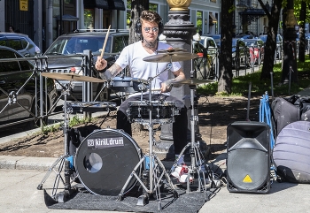 Street musician / ***