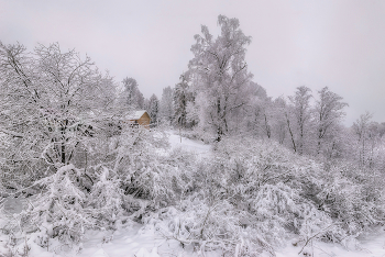 Little House on the Hill / ***