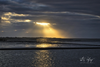 Das Licht von oben... / Sonnenuntergang an der Nordsee
