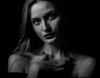 Black and white portrait / ***