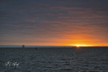 &nbsp; / Sonnenuntergang mit Schiff an der Nordsee