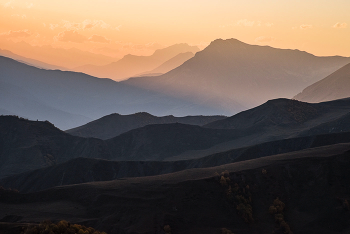 Sunset in the mountains / ***