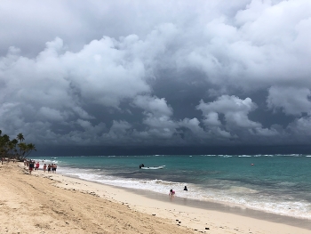 Before the rain / ***