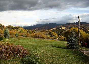 Before the rain / ***