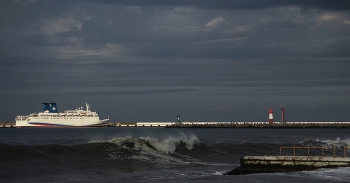 White boat / ...