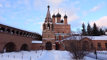 Krutitskoe Compound / ***