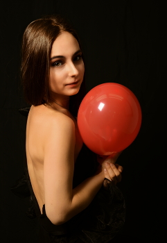 Anyuta with a red balloon... / ***