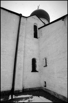 Cathedral / ***