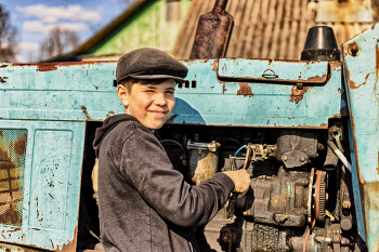 Tractor-driver / ***