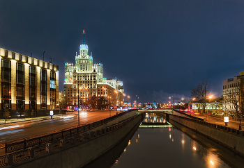Moscow at night / ***