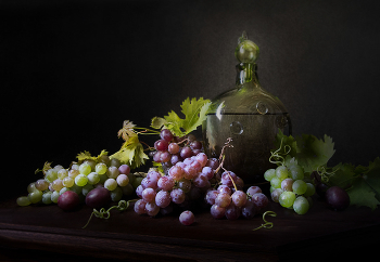 With grapes / ***