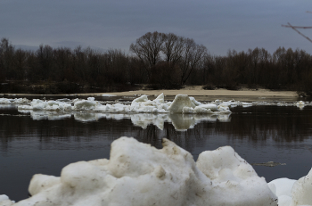 The River / ***