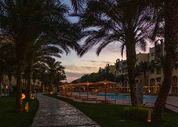 It was getting dark. / ***