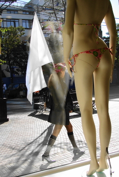 Fog dissipates / ***