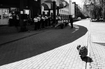 No see no hear / A boy at a local performance on the Victory Day