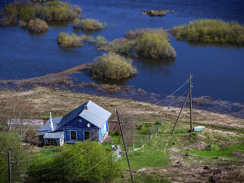 House by the River / ***