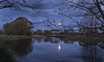 Evening on the river / ***