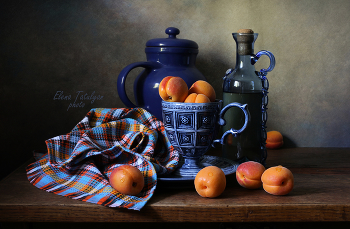 Apricots / ***