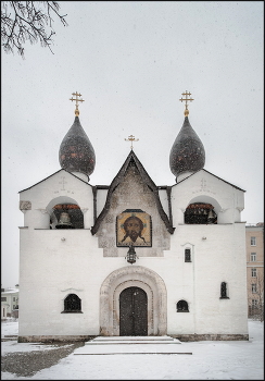 Cathedral / ***