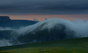 Sunset in the mountains / ***