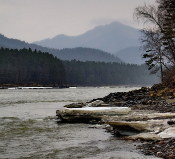 Mainly Cloudy. / ***