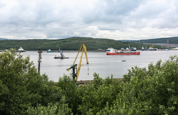 Working conditions / ***