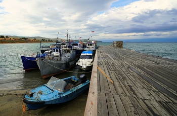 Old pier / ***